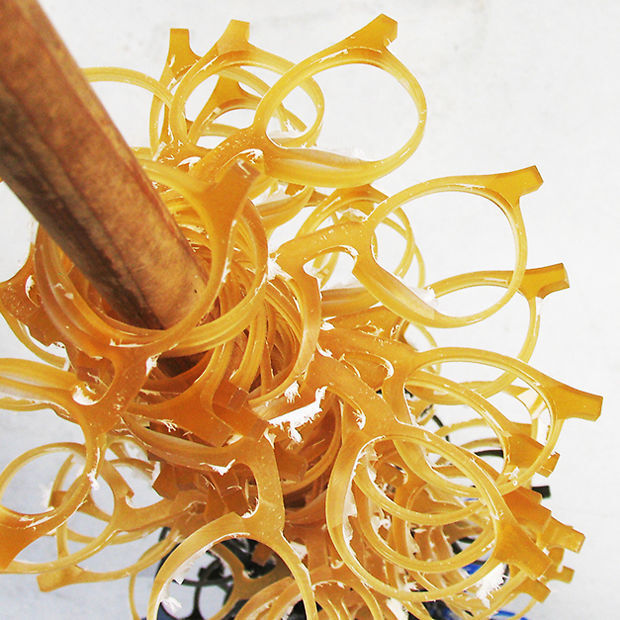 faces-empilees-sur-manche-a-balai,216 faces-empilees-sur-manche-a-balai,216